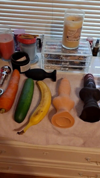 Victoria Lecherri: Showing off all the toys and objects i am going...