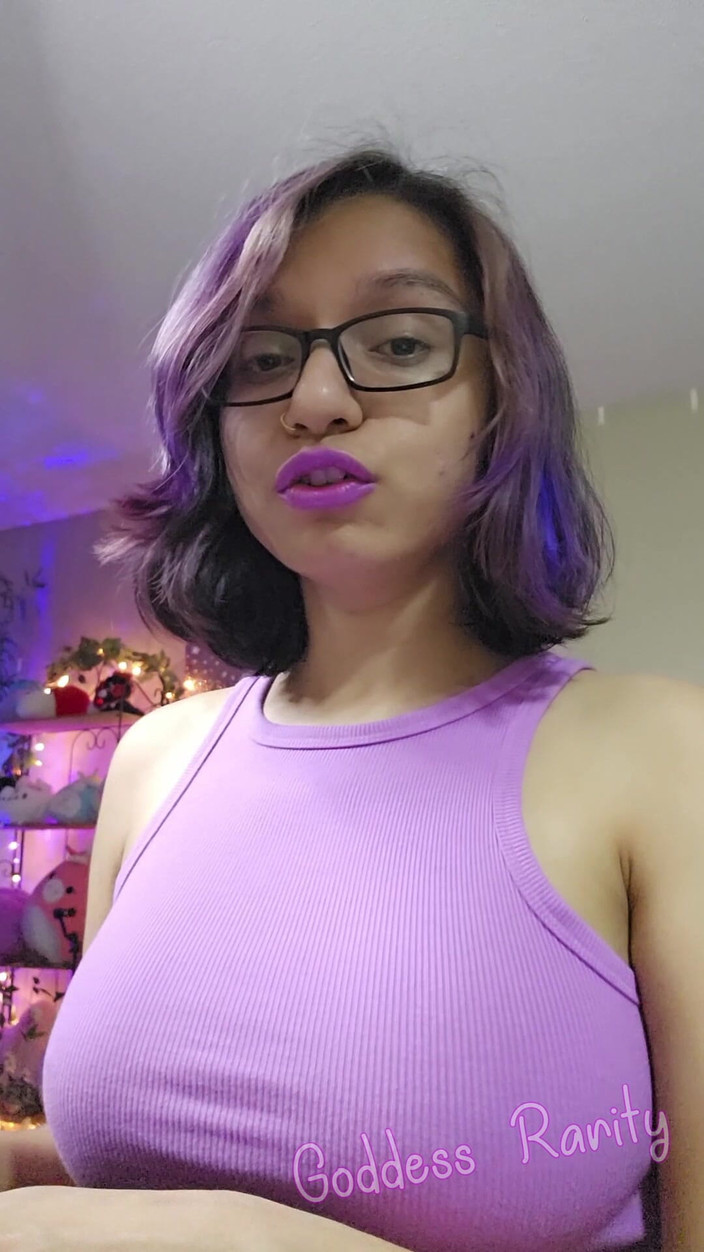 Goddess Rarity: Tanrıça Rarity yayında dikkati dağılıyor