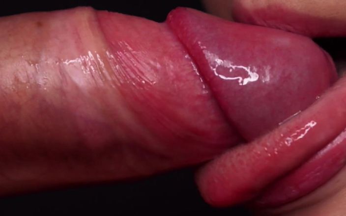 Niki studio: Close-up pijpbeurt - je lul plagen met sperma slikken