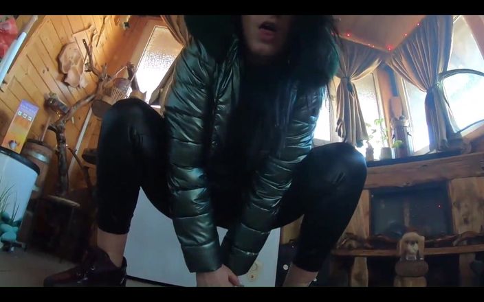 MilfyCalla: 出轨妻子为丈夫朋友跳舞 229 - 预告片今天我丈夫不在旅行。他的朋友也撒谎并离开了...
