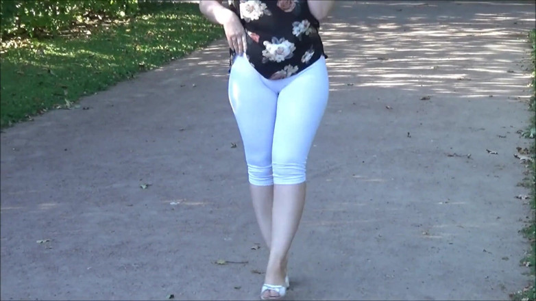 RedRoseRus: Leggings bianchi con culi grossi a piedi