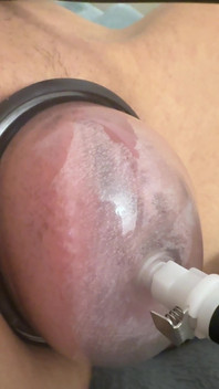 Cowok ini jadi sange banget waktu ngeliat memeknya yang disodok