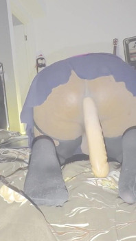 Meregangkan dubur