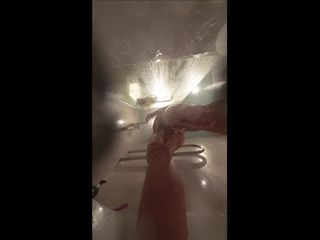 Emma Alex: Banyo Altında Web Kamerası. Kız arkadaş duşta seksten sonra