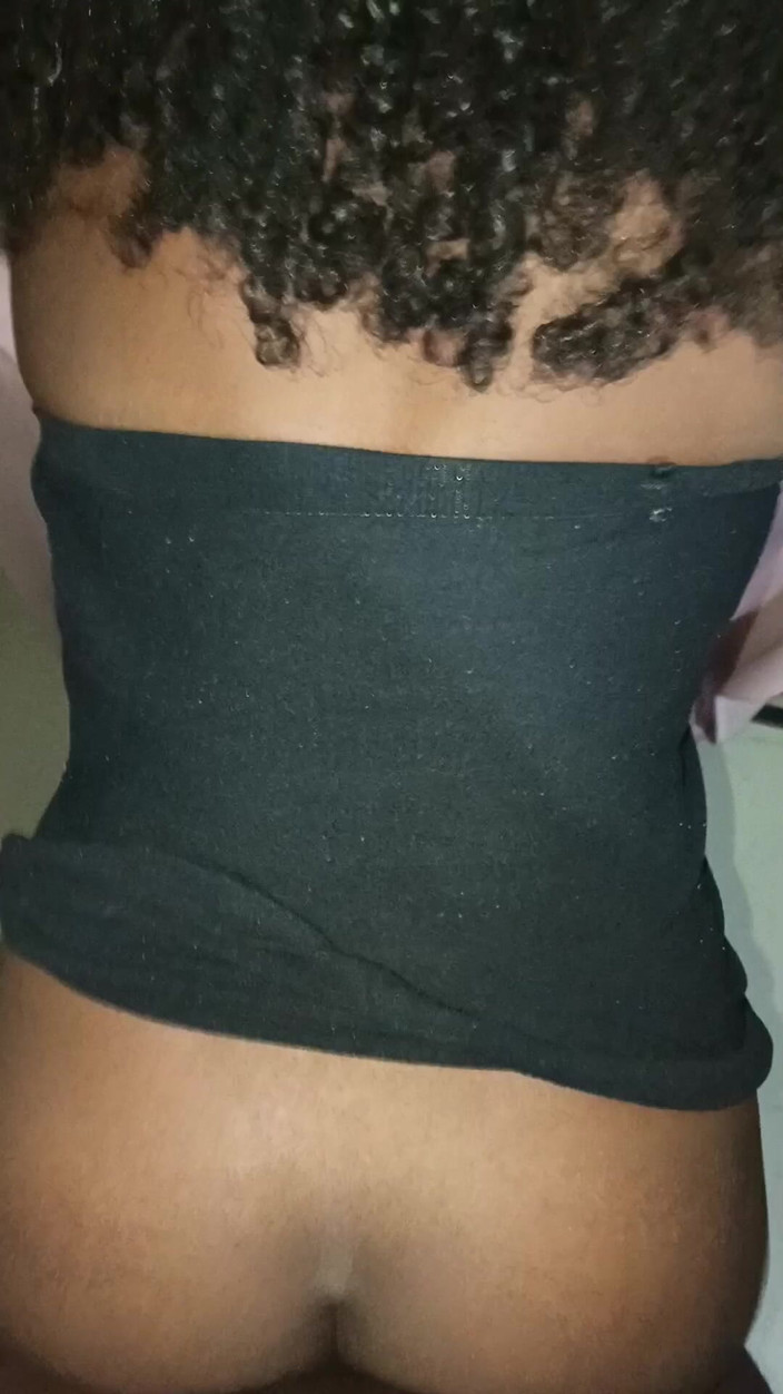 Babygood: 라고스 소녀와 함께하는 핫한 강아지