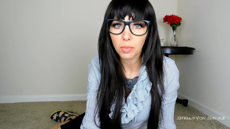Stella Von Savage: Fetish Menghidu Kasut Sandal Joi