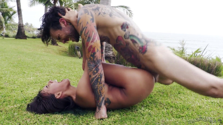 Burning Angel: BurningAngel - Janice Griffith knullar små händer på semester
