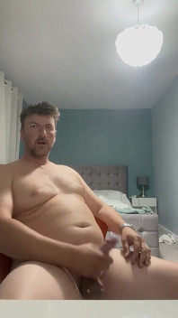 Geiler papi wichst und fingert arsch