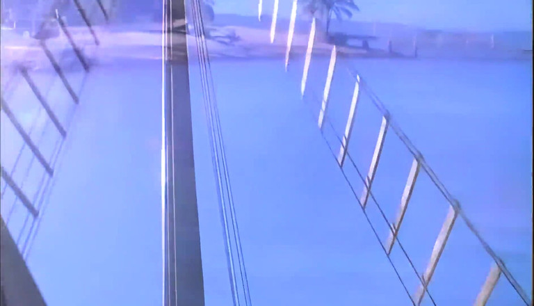 Radical Lesbian: Blonďaté a zrzavé holky si navzájem lížou kundičky v 69