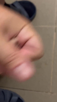 Gioca da solo in bagno