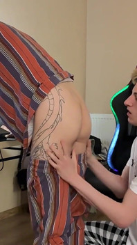 Distracted the Guy From the Game, Gave the Twink a Rimming, Fucked His Tight Asshole Part 1