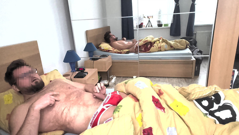 Alex Butt: Alex giường vui vẻ