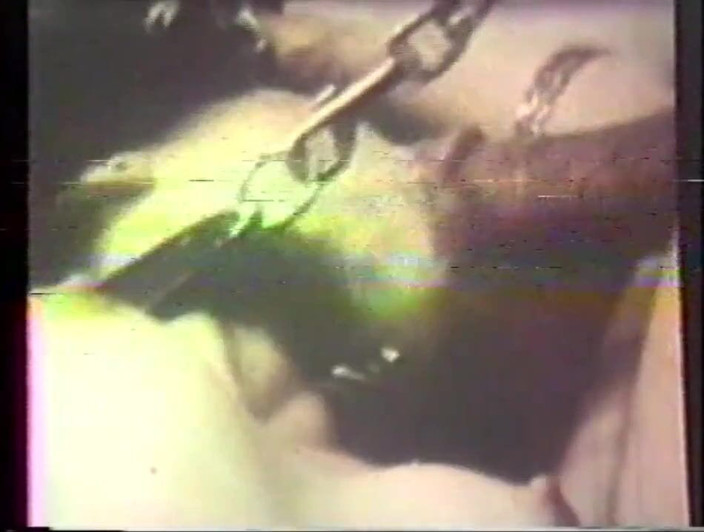 Vintage megastore: Bruneta slabă legată s-a bucurat de o pulă neagră