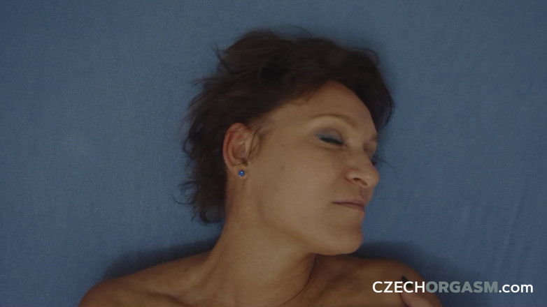 Czech Orgasm: Orgasmo checo 82: la aventura húmeda y meada de la rubia -...