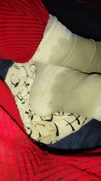 Dirtyjunkbro Betrachtet Seine Socken Und Das Macht Ihn Geil.