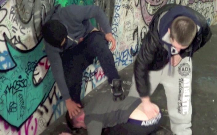 Crunch Boy: Трахав 2 луцьких хлопців у паризькому метро