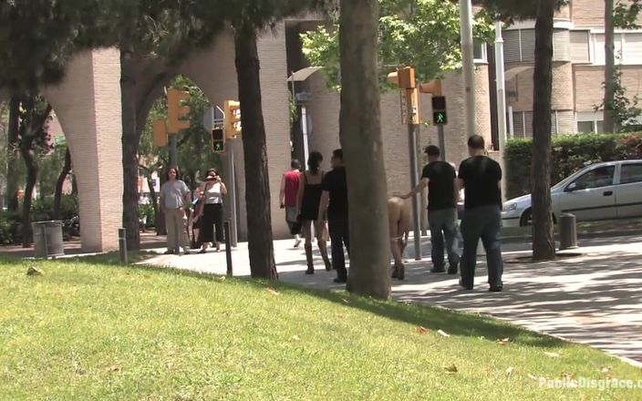 Public Disgrace by Kink: Alina Rose je ošukaná dvěma muži na veřejnosti