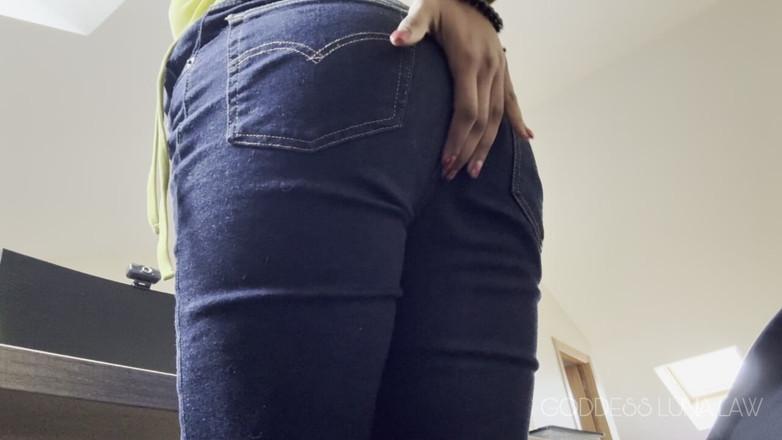 Goddess Luna Law: Cium pantat denimku - cewek domian kulit hitam pov
