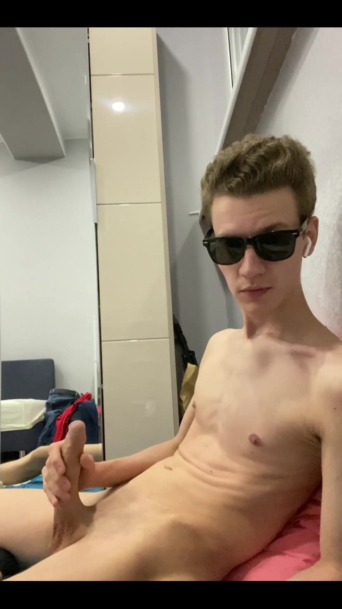 Tommy10boy: Magst du meine roten unterwäsche? Xd