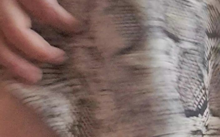 Mommy big hairy pussy: Senza mutandine sotto il vestito