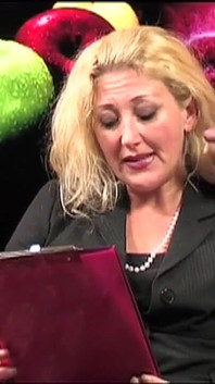 Pig Italia transmitida ao vivo por uma loira milf e interrompida por dois paus enchendo-a de porra online