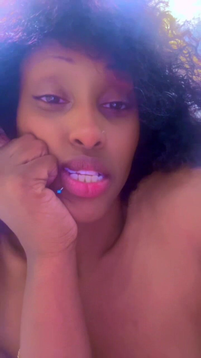 Shuga Avry: Boşalana kadar amımı yalıyorum! İnce zenci!! Yoni Pretty&pink