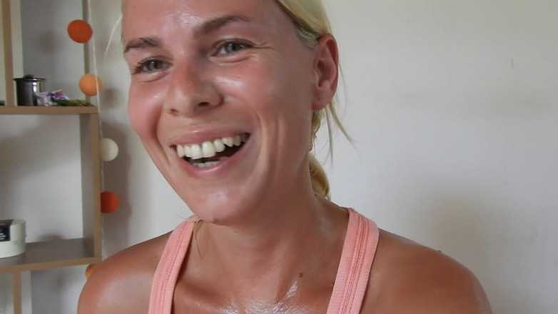 MissAnja_FH: Buat diriku sendiri sangat sangat berkeringat / kardio