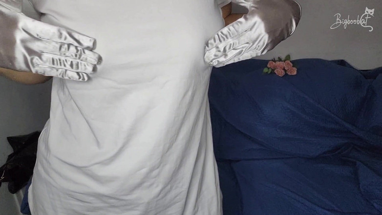 BigBoobCat: Moje velká přírodní prsa čekají na tvůj pohled, když masturbuji maskovaný