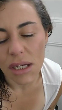 Styvmamma tar en mun full av din sperma