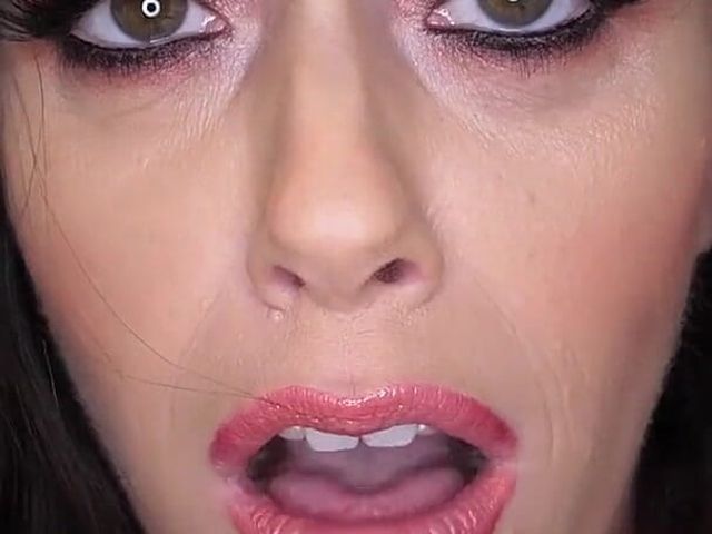 Alana Cruise Rides the Sybian Sex Machine (CreamPiled)