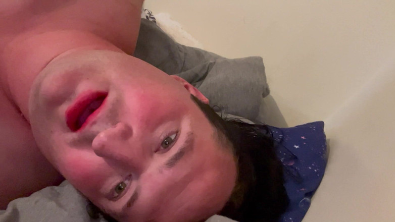 NovaJade22: Une balle violette se fait enculer.