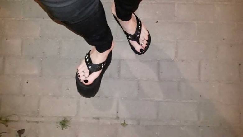 Heelex: Black Platform Thongs 1