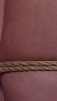 Miwa Kiritani geschorst in een authentieke Japanse Shibari-sessie HD