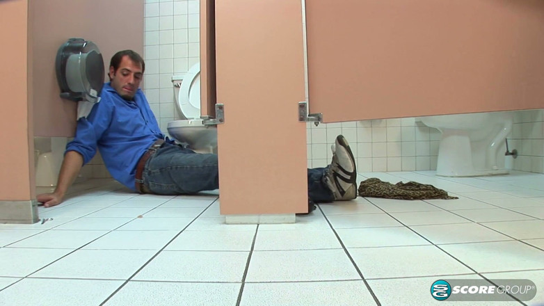 Leg Sex: Brandon jes: scopata con i piedi in ufficio