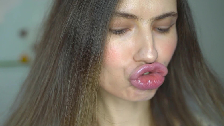 Rarible Diamond: Сексуальна дівчина, нюхає губу, gfe