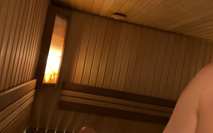 Home video live: Conocí a un extraño en una sauna vacía- parte 1