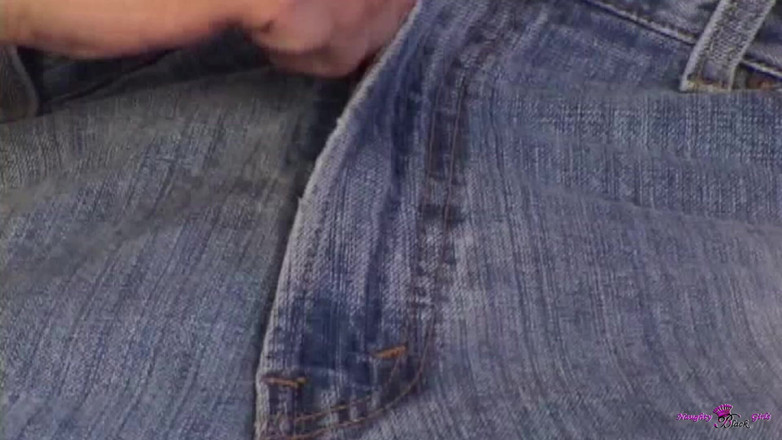 Naughty Black Girls: Những con đĩ da đen và trắng trộn lẫn trong một cuộc ăn...