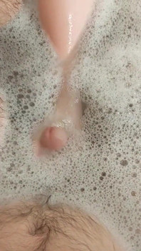 Ayah tiri bermain di kamar mandi denganku