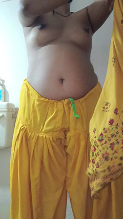Poojakabir: Pooja Bhabhi Pee Show