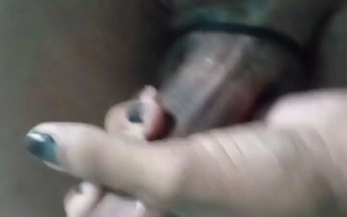 Carlos Henrique: Punheta com um pau cheio de graxa