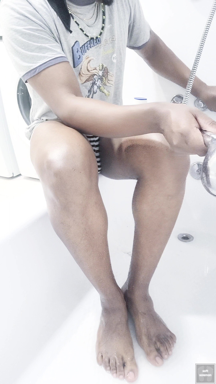 Soft Soleman: Ayaklarımı şehvetli bir şekilde temizliyorum (2025)