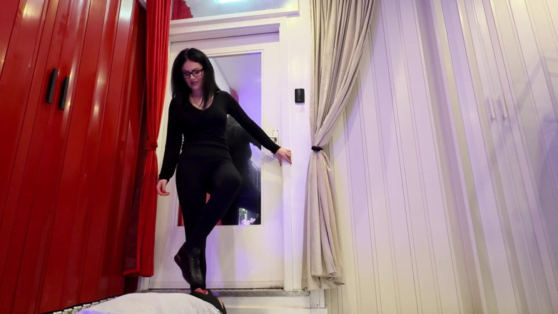 Lady Blackdiamoond: Lick My Sneakers Clean