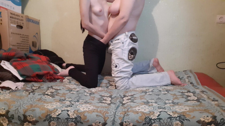 Lesbian-illusion: 집에 없을 때 계모와 의붓딸의 핫한 상호 자위