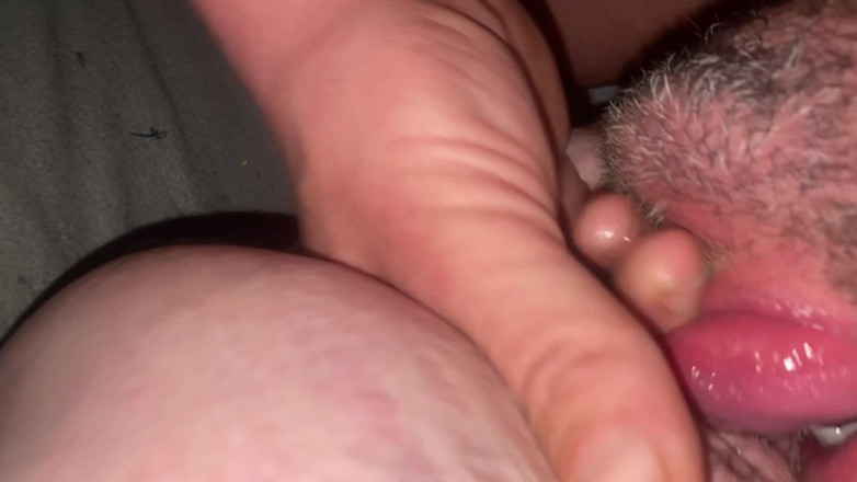 Any hole will do: Het poesje van mijn vrouw laten stromen met spermasap