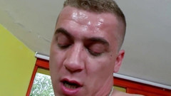 Gazongas: Una tettona cavalca i grossi cazzi del suo fidanzato