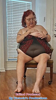 Grandota madura pelirroja enfermera Vicki modelo lencería