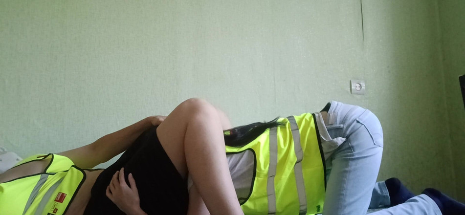 Lesbian-illusion: Gorący ryzykowny seks między dwoma lesbijskimi kolegami w pracy