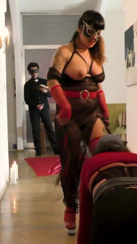 Clinique heureuse - Maîtresse Karlin, l'esclave et le prêtre