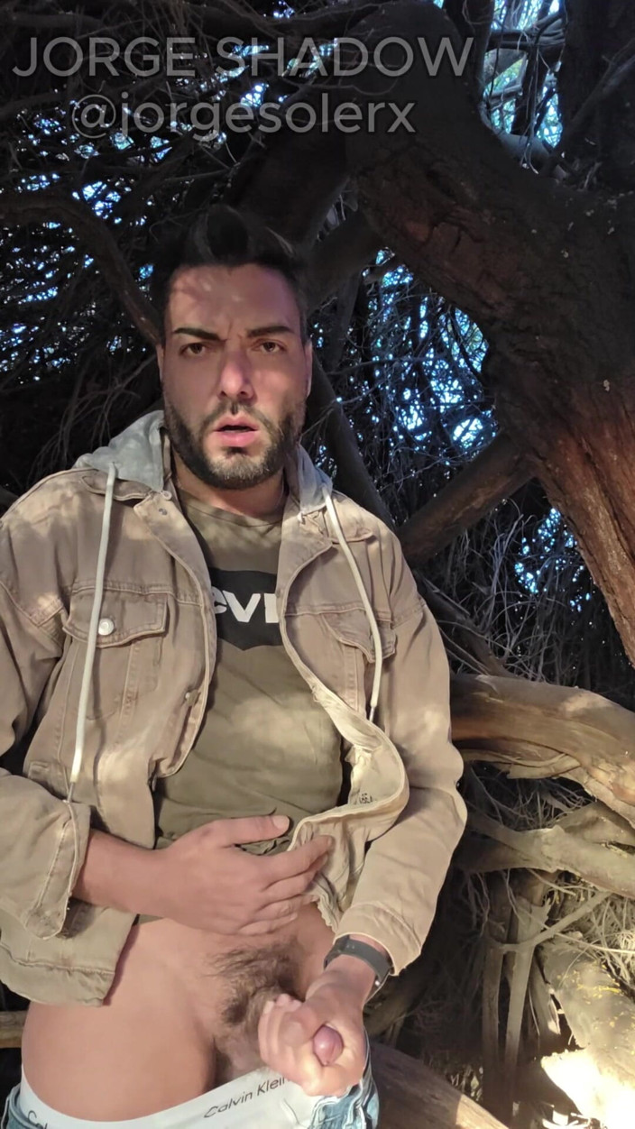 Jorge Shadow: Pacciame durante la crociera mentre diversi ragazzi mi guardavano
