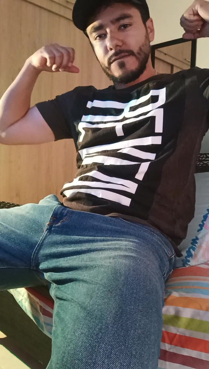 Tomm hot: Do You Like How I Moan and Talk Dirty While...